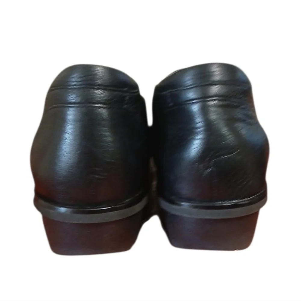 Dansko Julia Black Milled Leather Flat Shoe Women's Size 10